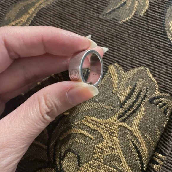 GUCCI STENCILED CUT-OUT G RING - Picture 5 of 14